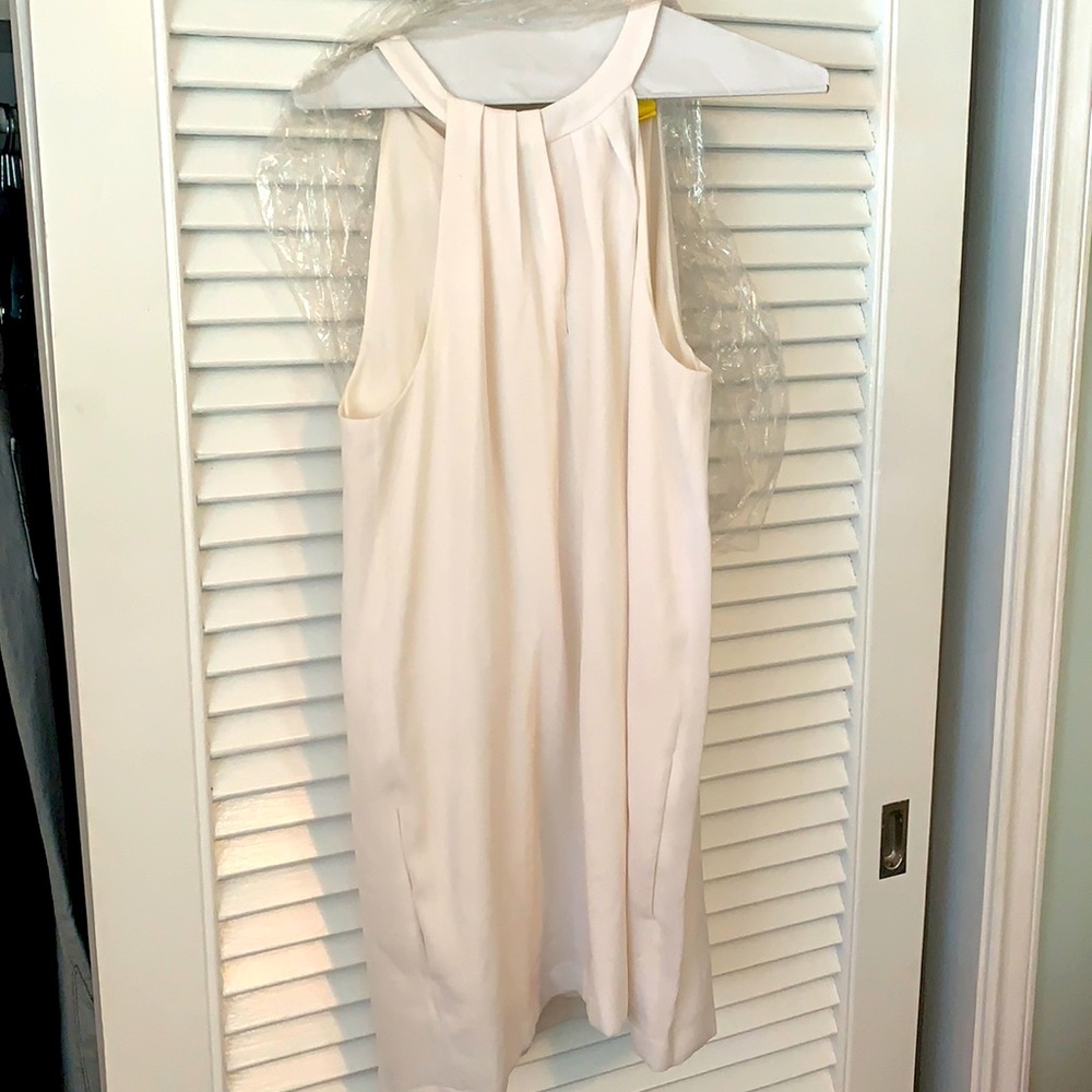 Beautiful white dress - with hidden pockets!